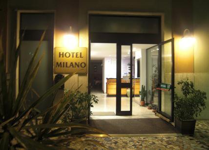 Hotel Milano Loano Bagian luar foto